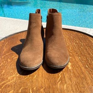 Kenzie tan ankle zip up boots | Size 9